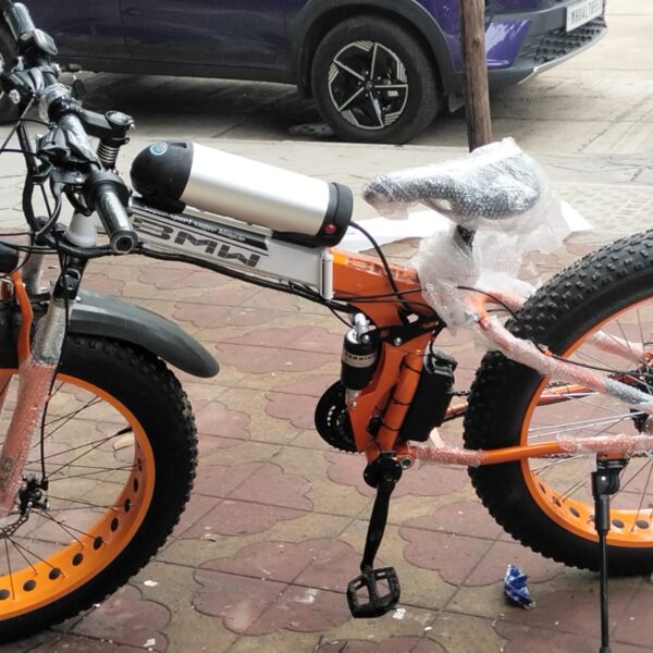 Foldable electric cycle with 26-inch wheels and lithium battery for city commute